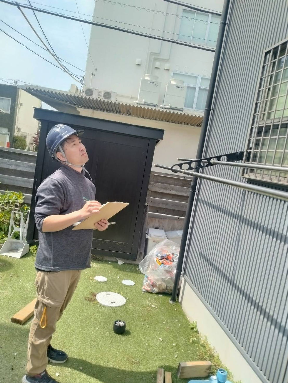 真HMSの現役大工×建築士が大府市周辺で住宅調査を行う様子