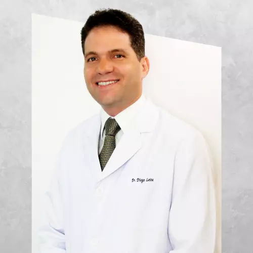Dr-Diego-de-Moura-Santos.webp