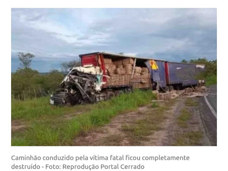 Acidente entre caminhões em estrada da Bahia deixa motorista morto