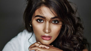 Pooja Hedge too hot posts