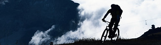 Mountainbike im Nebel