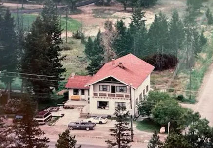 pioner-canadian-aac-house-made-in-1960s
