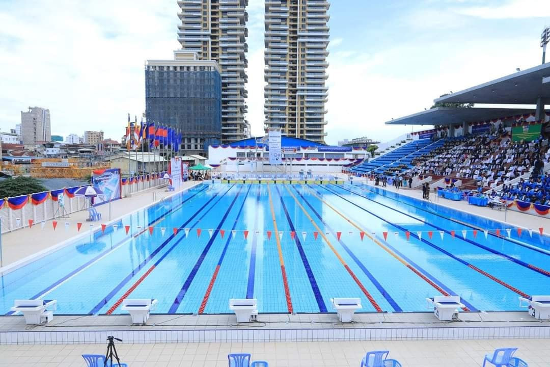 What temperature is the olympic swimming pool