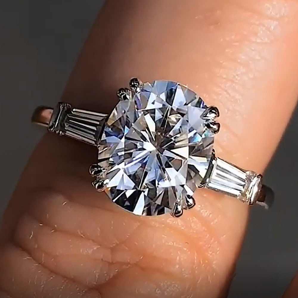 Anillo Oro Compromiso Moissanita Oval de 1.00ct.