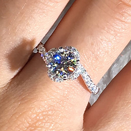 Miniatura: Anillo Oro Compromiso Moissanita Redonda de 1.00ct.
