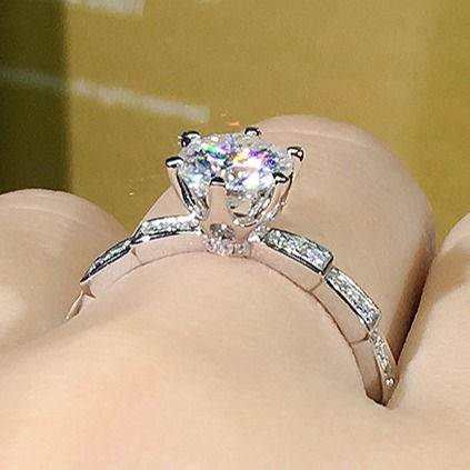 Miniatura: Anillo Oro Compromiso Moissanita Redonda de 1.00ct.