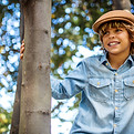 Enfant souriant à l'extérieur