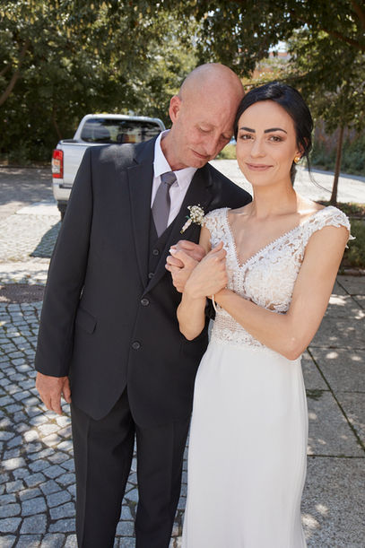 Braut mit ihrem Vater vor der Hochzeit in Zwickau