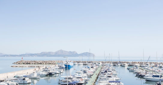Apartamento con balcón frente al mar a primera línea de playa