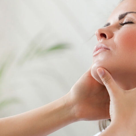 4 façons dont le massage peut soulager vos douleurs au cou