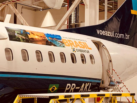 Azul adesiva aeronaves, em parceria com a Embratur, para promover o turismo doméstico