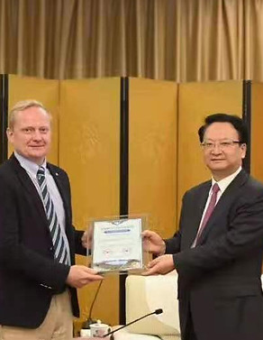 Michel with Jilin govenor_edited.jpg