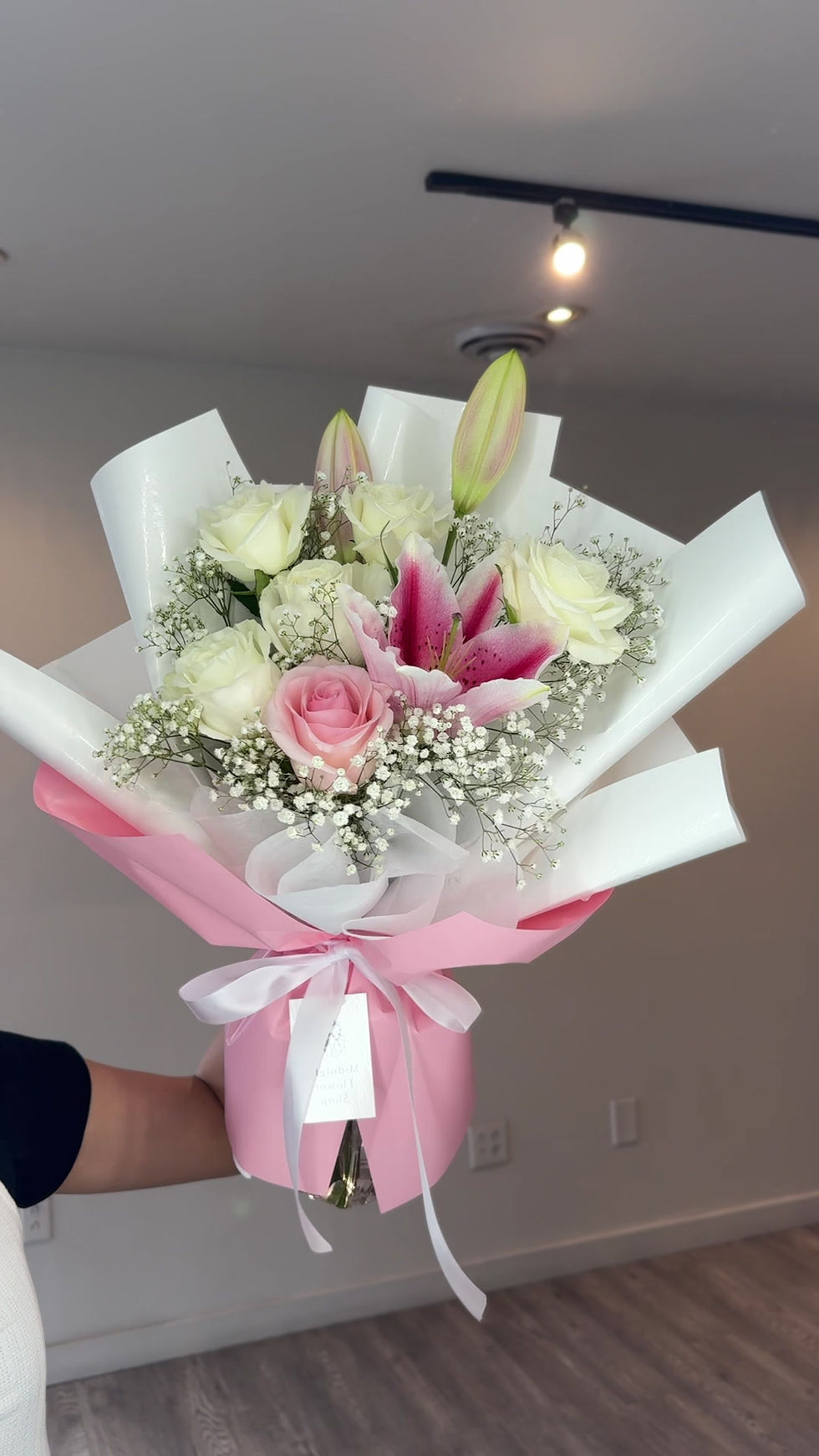 Thumbnail: Lily and Roses Bouquet