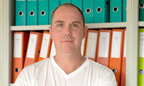 Silas Höhener Portrait Webseite.jpeg