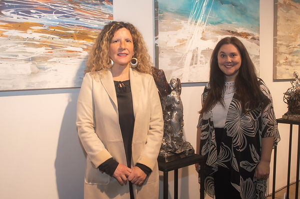 Claudia Abarca y Giselle Crouchett.jpg