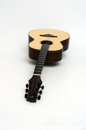 Thomas Gitarre OM 50 in mint condition, neuwertig verkauf durch Stoll Guitars, Christian Stoll