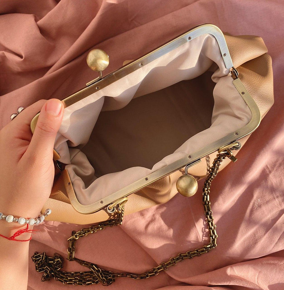 Thumbnail: Reticule with metal lock