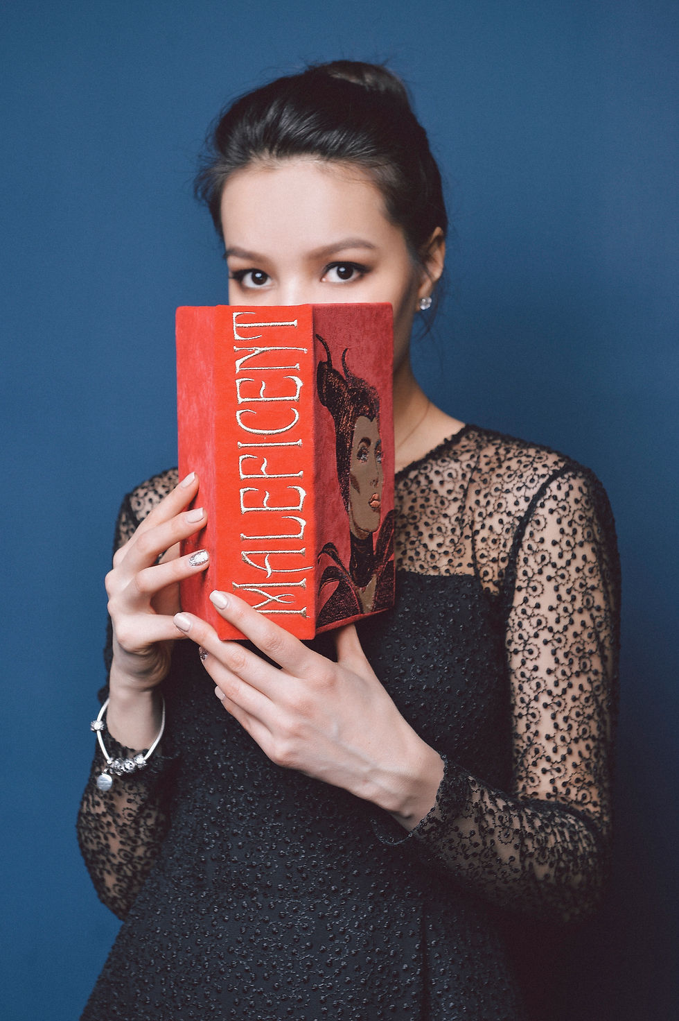 Thumbnail: Maleficent Clutchbook Bookclutch Red Cover
