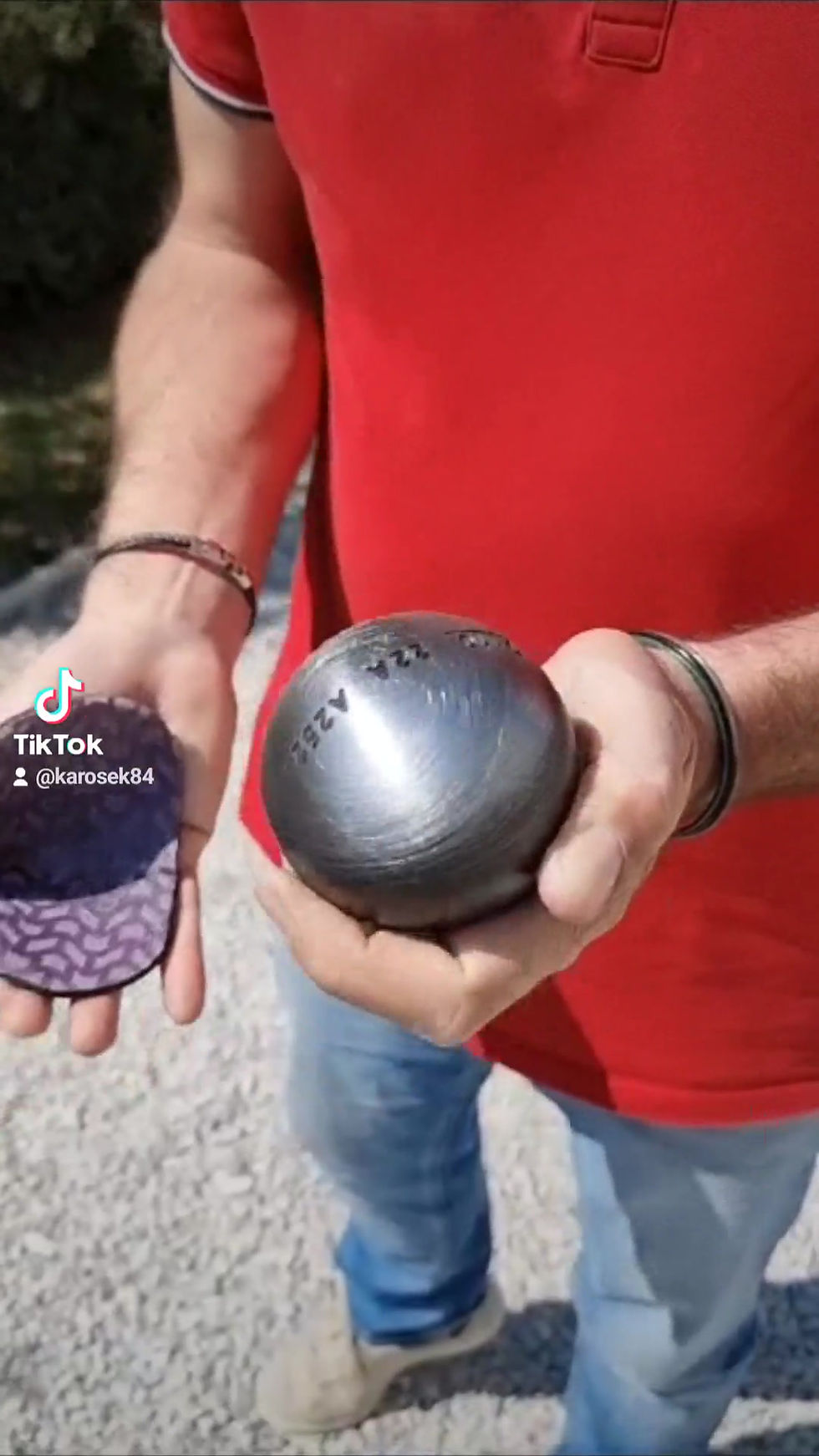 Miniature : Démonstration KLEAN BALLS KAROSEK sur boule de pétanque rouillée