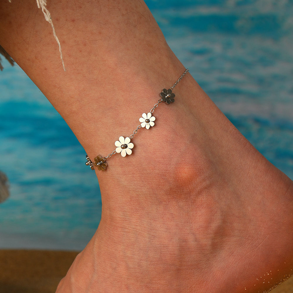 Tobillera plateada con flores 