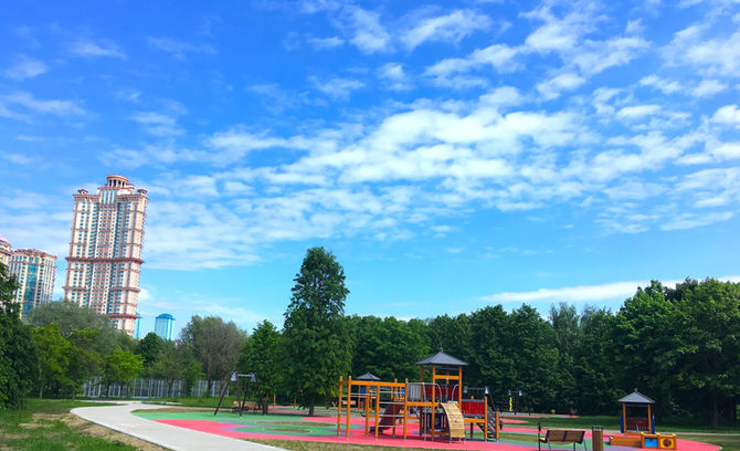 Завершаются работы по укладке покрытий в парке Строгинской поймы!