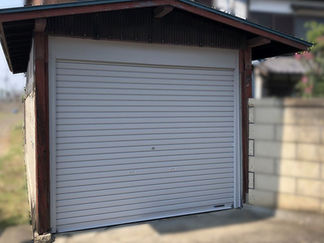 倉庫にシャッターを取り付けました
