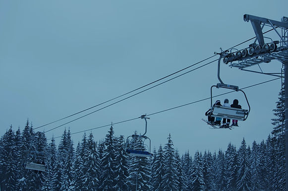 Medios. de elevación en un centro de ski