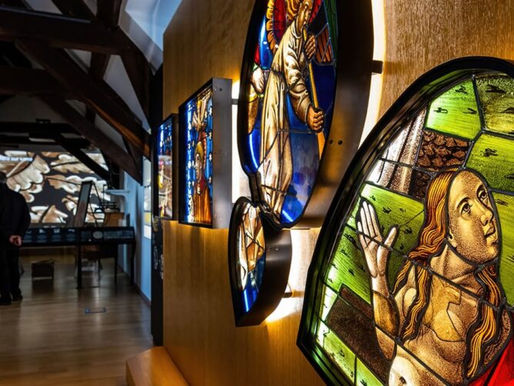 Cité du Vitrail Hosts Spectacular Exhibition at Hôtel-Dieu-le-Comte
