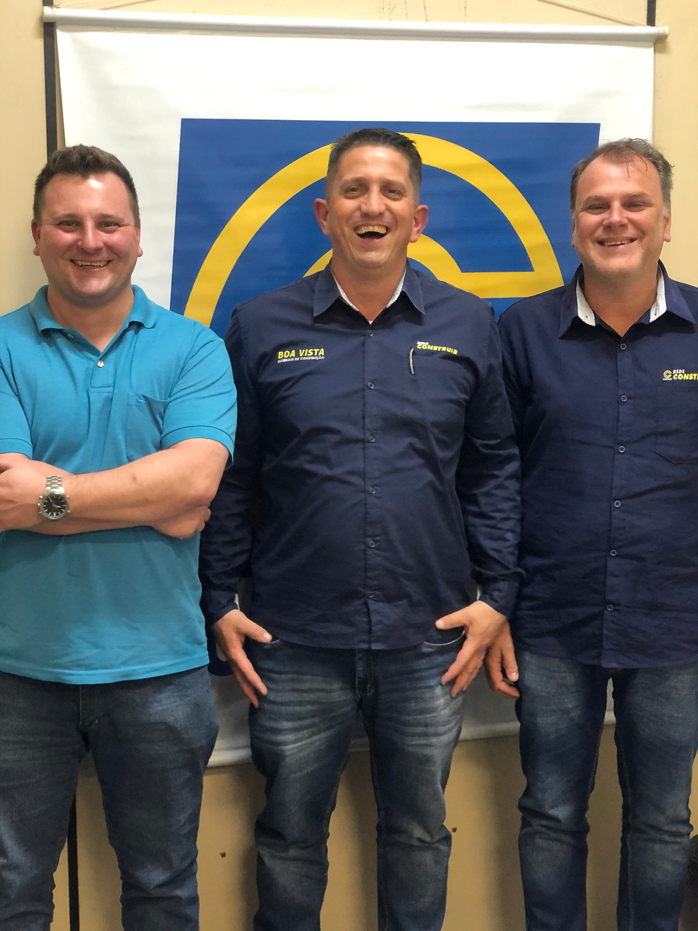 Na ordem: Diego, da loja Procal; Cristiano, novo presidente Aresul, da loja Boa Vista; Felipe, novo vice-presidente, da loja Solar.