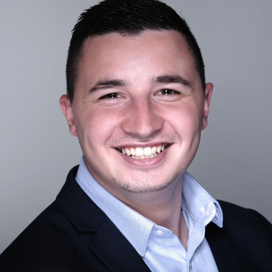 5 Reasons to why you need a good headshot