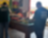 Polícia Civil e Vigilância fecham bar com álcool vencido, cigarros sem registro e menores envolvidos