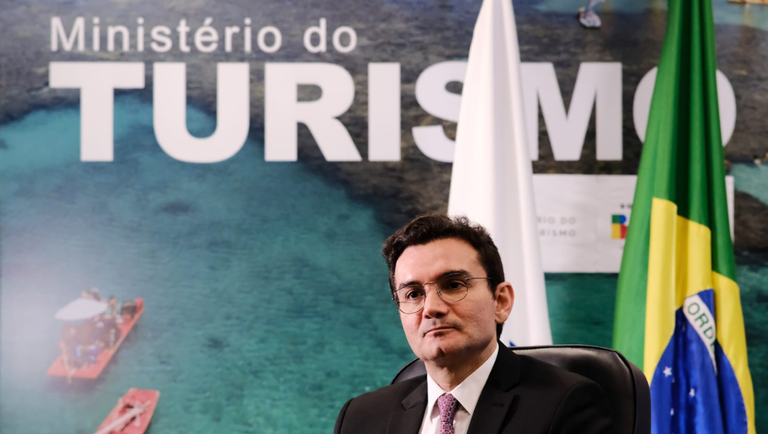 Vídeo Comemorativo de Celso Sabino no Ministério do Turismo Gera Controvérsia