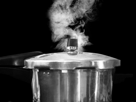 Homem é preso ao arremessar panela de pressão em enteada diagnosticada com autismo