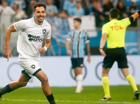 Botafogo enfrenta o lanterna América a fim de quebrar mais um tabu histórico