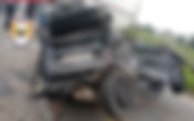 Mãe e filho de 10 anos ficam feridos após carro ser atingido por carreta na MGC-383, em MG