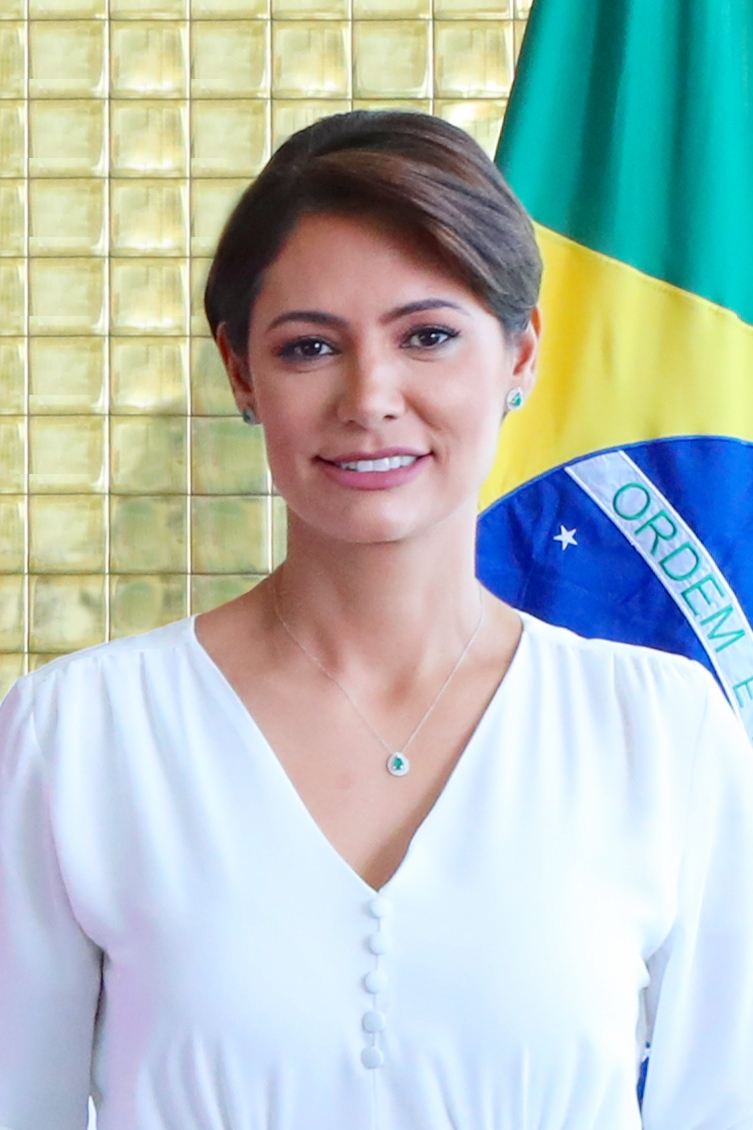 Michelle Bolsonaro Critica Versão do Hino Nacional em Linguagem Neutra em Comício de Guilherme Boulos