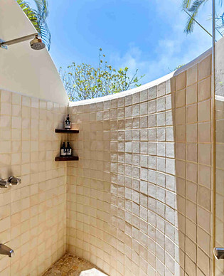 Poolside-king Shower.jpg