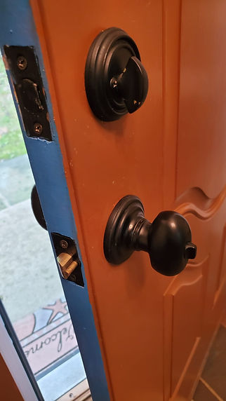 Emergency Services: Highlighting 24/7 terms like broken key extraction and lock drilling, essential for sudden issues in Stam