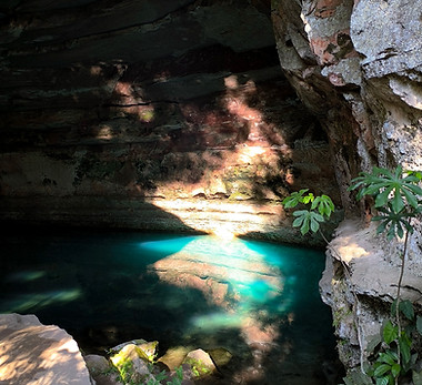 Caverna da lagoa Azul na epoca de maior incidencia de luz