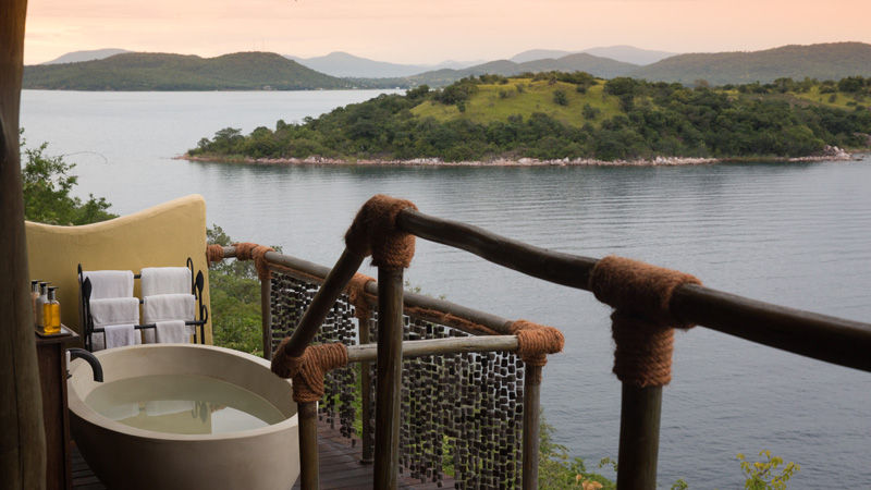 Bathtub overlooking the beautiful waters of the lake