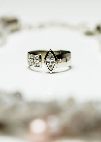 Step into the world of elegance with our New York I Love you photo shoot, capturing the essence of high fashion weddings and sophistication.
Set a backdrop of matte black decor and vibrant florals, this stunning visual narrative showcases a chic metropolitan wedding vibe.
The blend of simplicity drama creates a striking design statement, while the #fashion tux adds a bold touch. Explore the glam aesthetic that this captivating wedding collection!