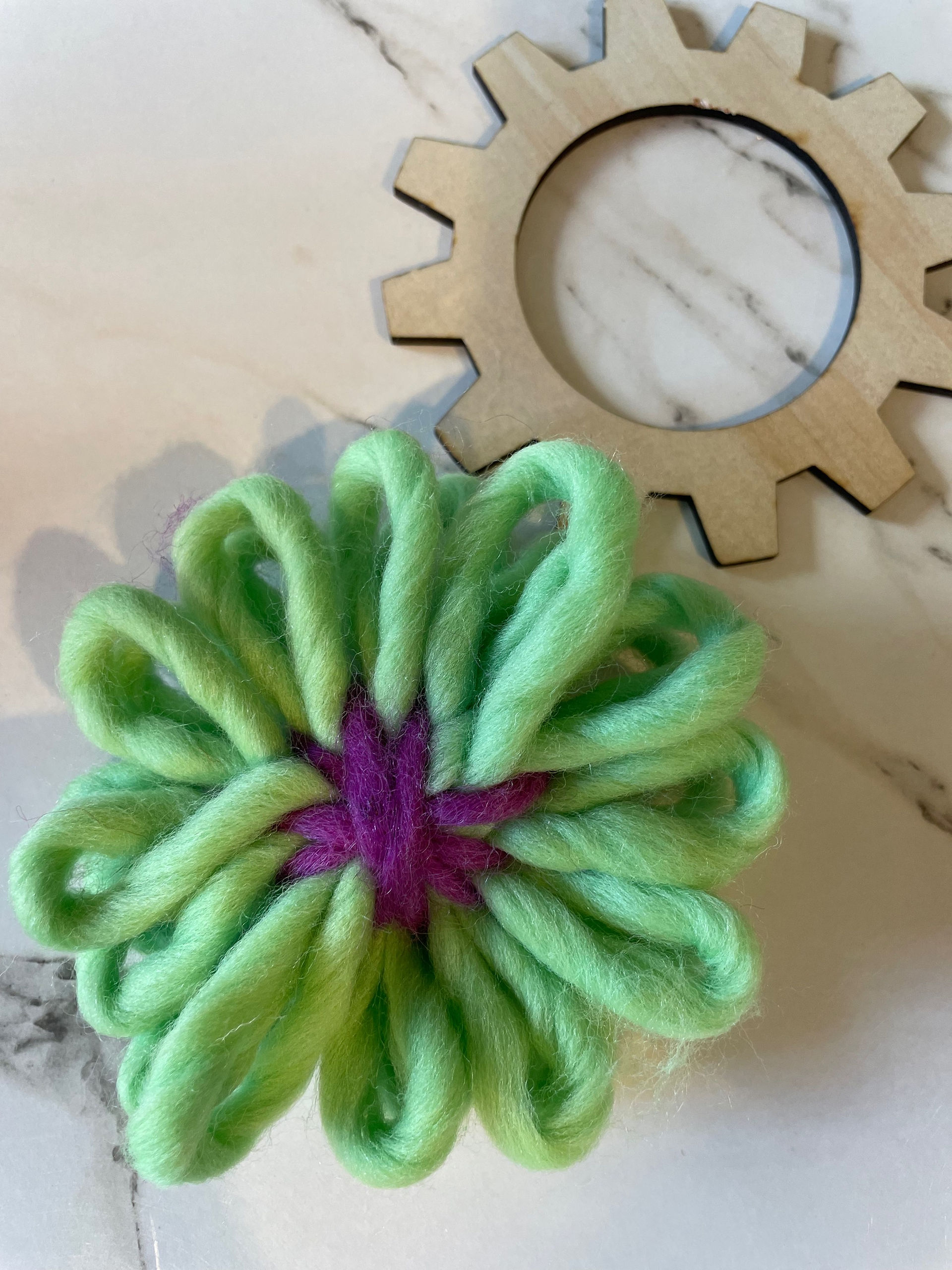 Yarn flower loom