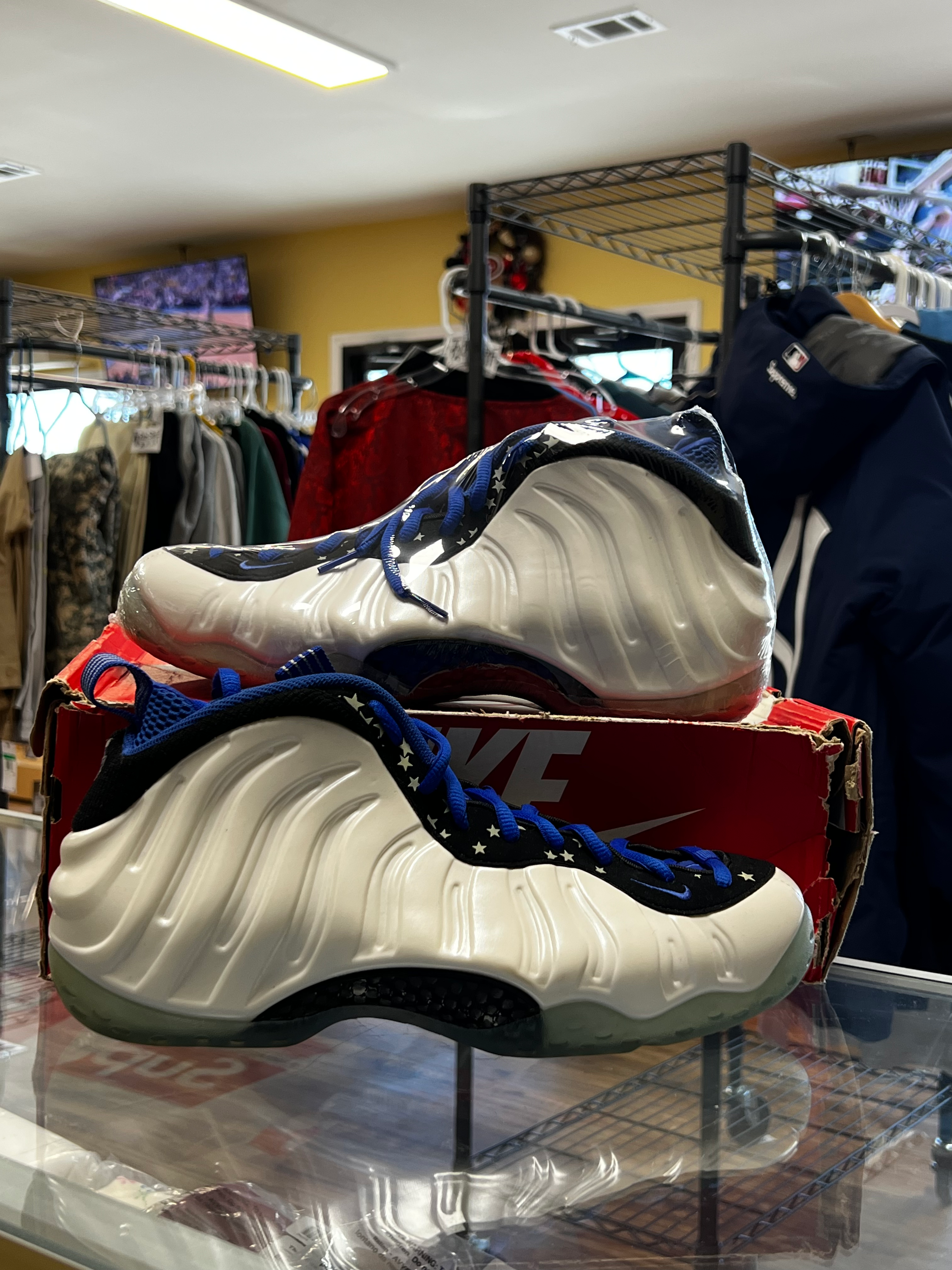 Foamposite “Shooting Star” sz 11 Pre-Owned