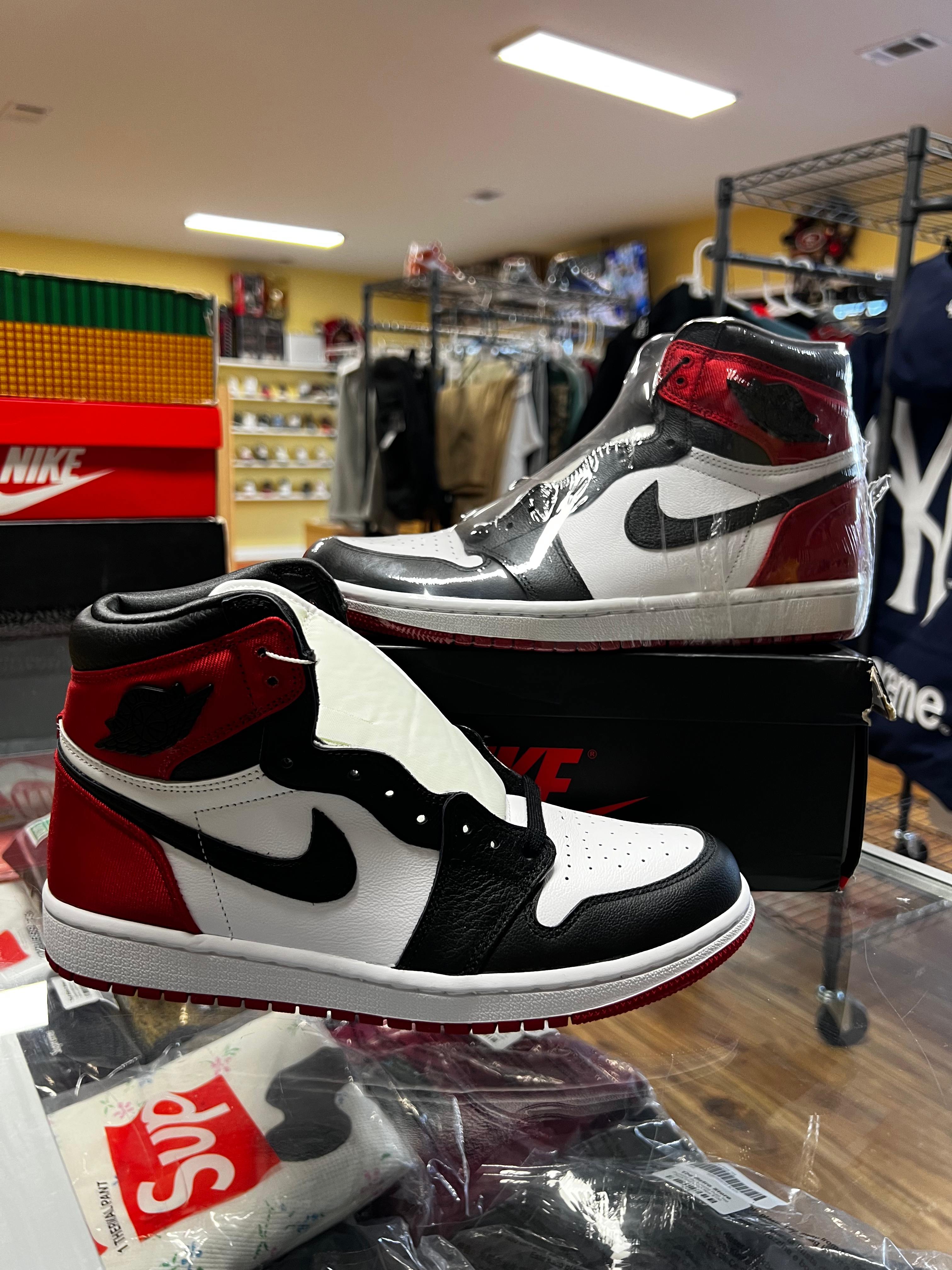 Jordan 1 “Satin Black Toe” sz 8 New