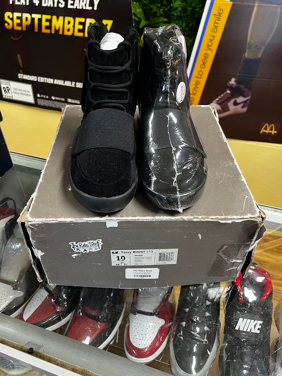 Thumbnail: Yeezy 700 “Triple Black” sz 10 New