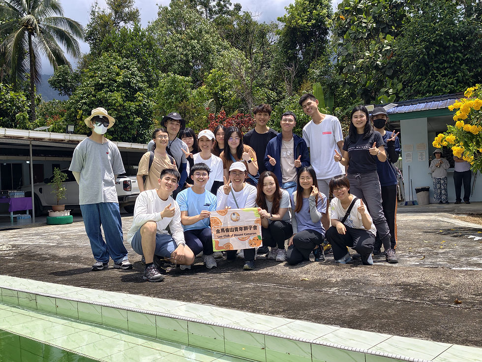 Group picture of volunteers with the Hopes Malaysia team