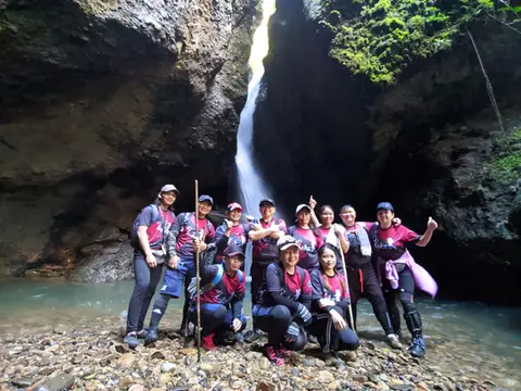 A happy team at one of Aura Montoria’s scenic waterfalls