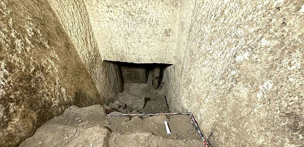 Primeira visão da descoberta do túmulo da sacerdotisa Idy, em Asyut, Egito. Crédito: Andrea Kilian, Jochem Kahl / Projeto Asyut