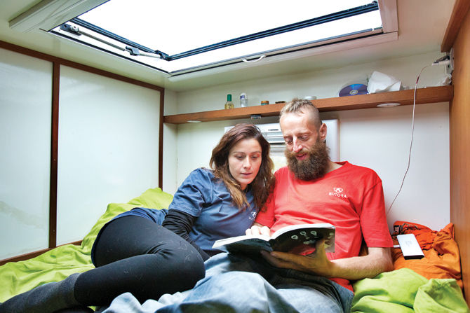 침실에서는 누워서 하늘을 볼 수 있게 되어 있다