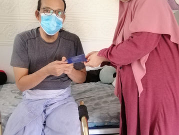 SEDEKAH DUIT KEPADA OKU.